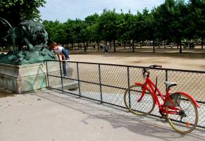 The Red Bicycle, Jardin des Tuileries. Photograph by Dan Mangan